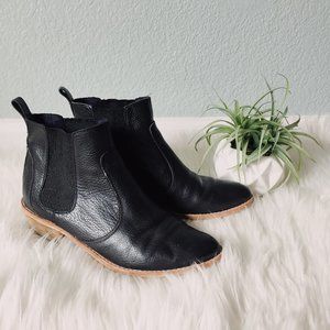 Gap Leather Chelsea Boots